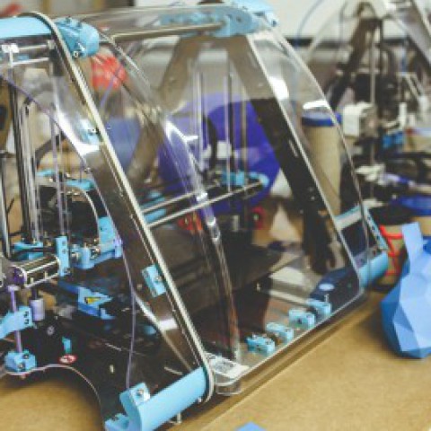 Koningin Máxima is bij aanbieding ‘Staat van het mkb 2021’ en bezoekt 3D Makers Zone