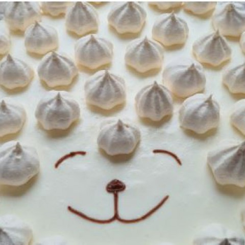 Sinaasappel/meringue kwarktaart in de vorm van een schaap