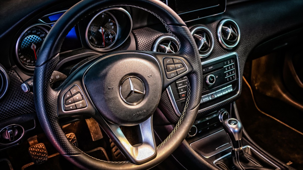 Mercedes-Benz krijgt 's werelds eerste goedkeuring voor geautomatiseerd rijsysteem