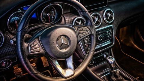 Mercedes-Benz krijgt 's werelds eerste goedkeuring voor geautomatiseerd rijsysteem