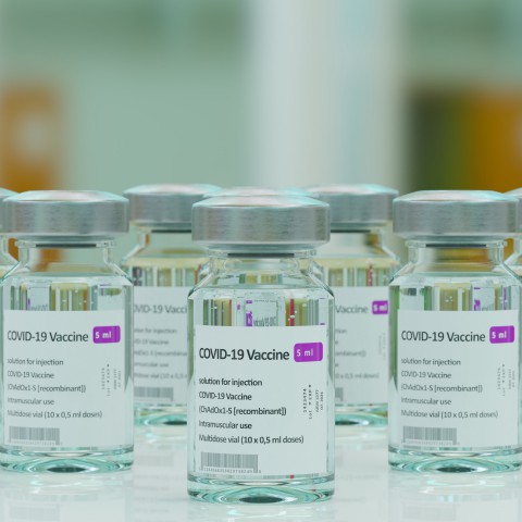 Nederland gaat versneld doneren aan Covax