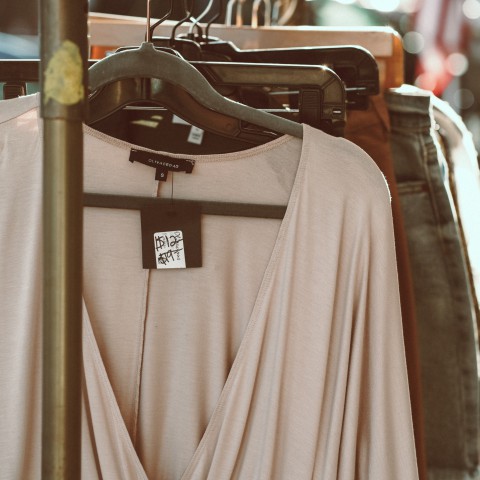 Door kleding te recyclen, elimineer je afval.