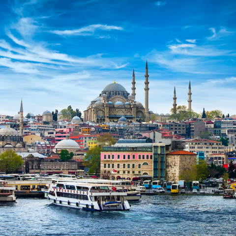 Istanbul is vooral fascinerend door haar ligging op de grens tussen Azië en Europa.