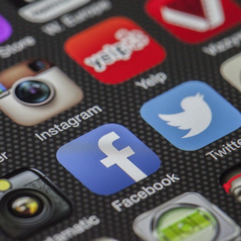 Volg ons ook op Sociale Media