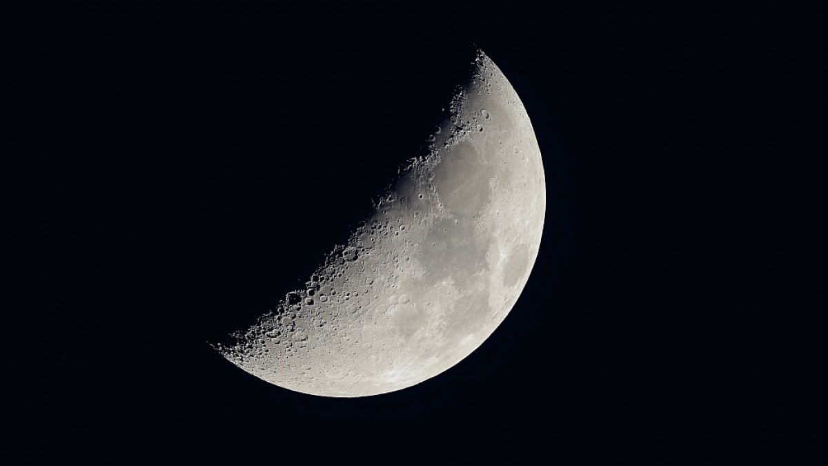 De maan centraal  tijdens de landelijke sterrenkijkdagen