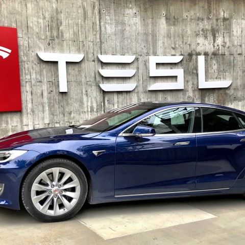 SP: Klimaatsubsidies niet naar Tesla-rijders