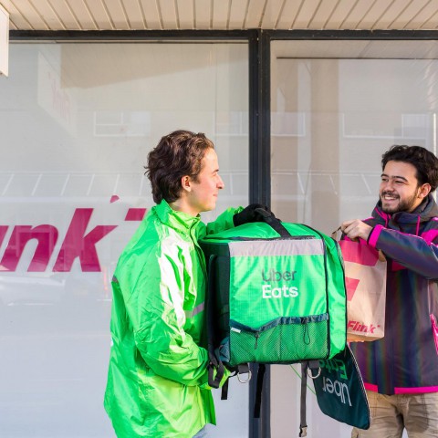 Boodschappen Flink ook te bestellen via Uber Eats in Almere