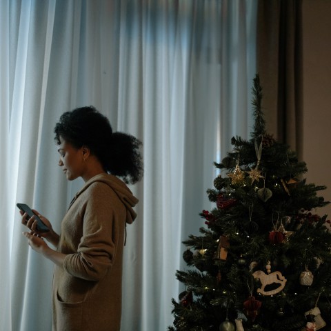 Meer dan helft singles kijkt vanwege eenzaamheid op tegen feestdagen