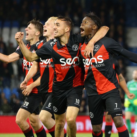 Almere City FC doet bommetje op De Vijverberg