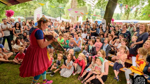 Kindertheatermaker Ruth Bakker speelt jubileumvoorstelling in Almere