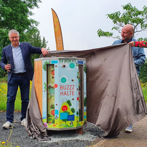 Wethouder Hoek onthult ALLGO BUZZZHALTE bij Stad & Natuur
