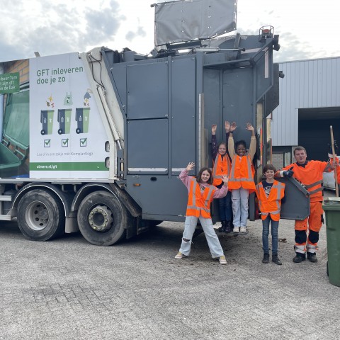 Flevolandse Kinderdirecteuren brengen inspirerend bezoek aan Upcyclecentrum