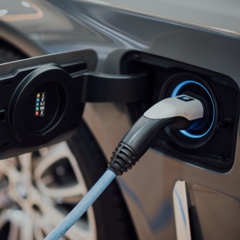 Snelladen sinds maanden weer veel duurder dan elektrische auto thuis opladen