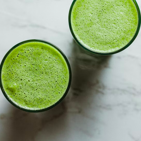 Hoe maak je een smoothie die je langer een vol gevoel geeft?