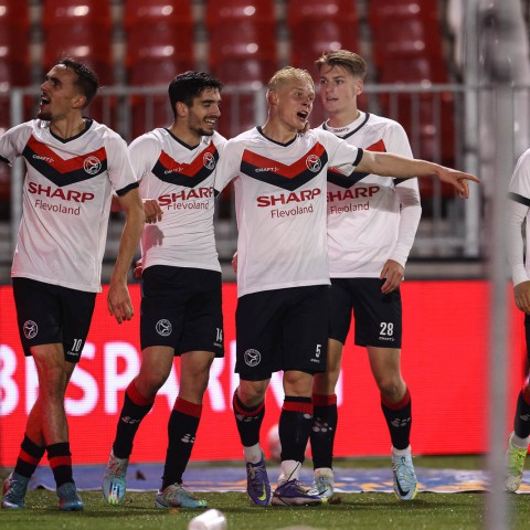 Met Hoefdraad als twaalfde man overwintert Almere City FC