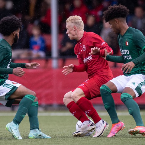 Kampioenspot van Ruitenheer Almere City FC O21 zaterdag in Rotterdam