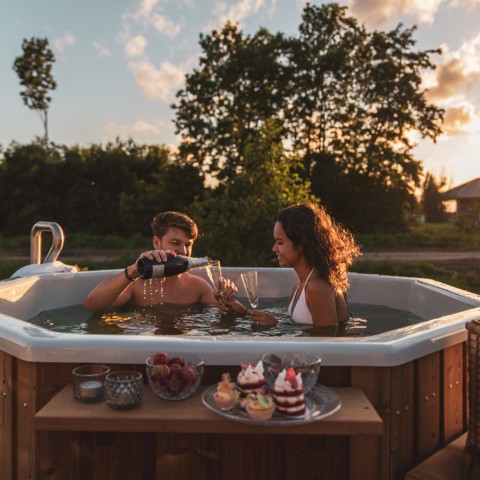 Populariteit hottubs enorm gestegen door Lang Leve de Liefde