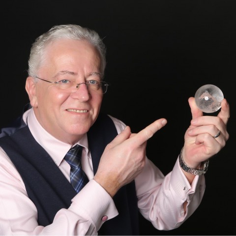 Erkend paragnost, medium, helderziende en Reiki master Thomas Woolthuis