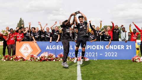 Almere City FC O21 is landskampioen na zinderende finale!