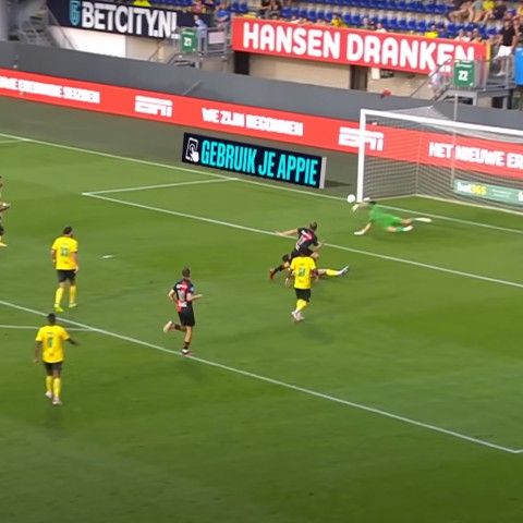 Almere City FC verliest eerste Eredivisie-uitwedstrijd ondanks sterke inzet