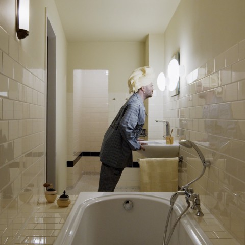 Pilotmuseum M. in Almere heropend vanaf 20 januari met 'Housewarming' met een installatie van Lunatics and Poets