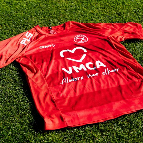 SenS Online Solutions schenkt shirtsponsorpositie aan VMCA in ‘Week tegen Eenzaamheid’