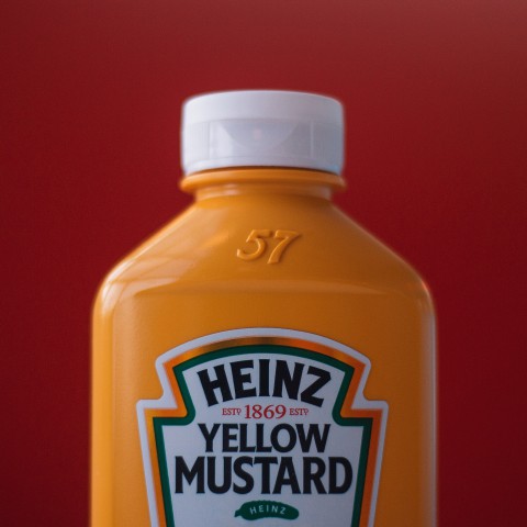 Mosterddag op de eerste zaterdag in augustus erkent een veelzijdige specerij.