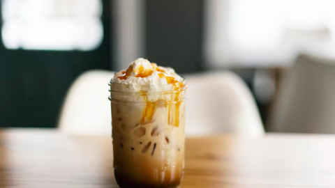 Makkelijkste recept voor een karamel Frappuccino!