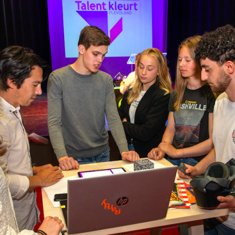 Scholieren presenteren innovatieve oplossingen tijdens Talent kleurt Flevoland event