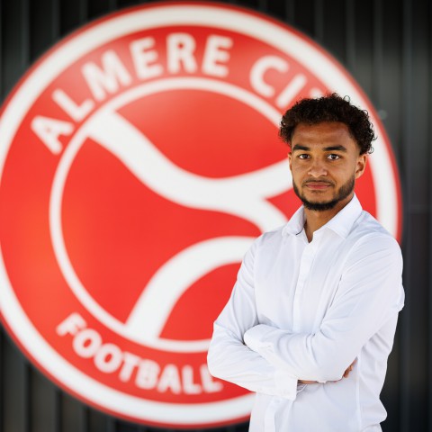 Almere City FC breekt contract Jeffry Puriel open