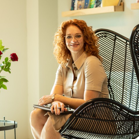 Esther Ras: Oprichter van Code Red, Familie Counseling bij verslaving