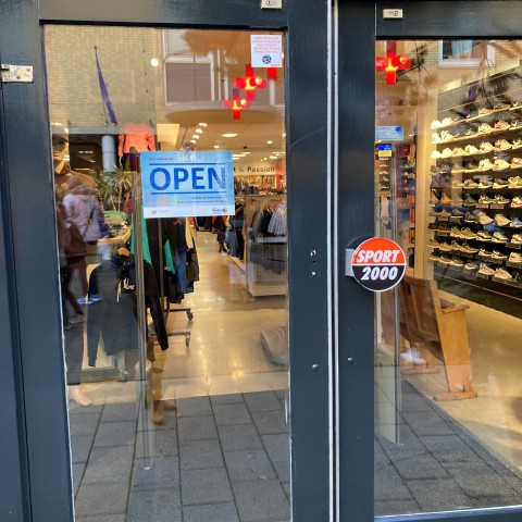 Bespaar energie: Houd je winkeldeur dicht!
