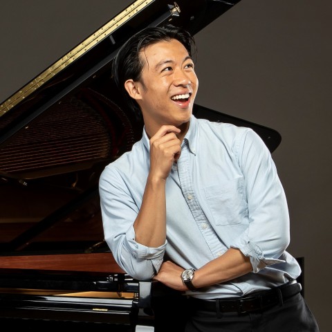 Een avond van contrasten met ‘pianist and communicator’ Derek Wang