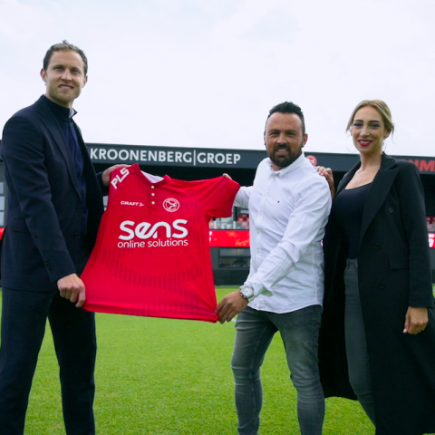 Almere City FC eerste club met tv-gerichte tweede ring LED-boarding dankzij PLS