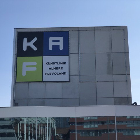 Gemeente keurt werk van Akwasi in KAF goed