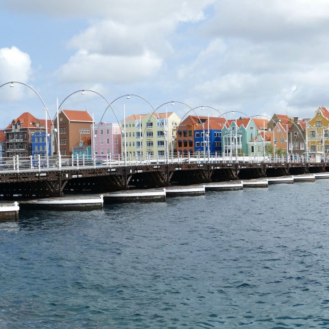 Koning spreekt met gouverneurs van Aruba, Curaçao en Sint Maarten over coronacrisis 