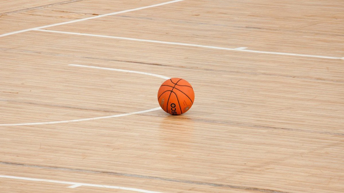 Competitiestart niet uitgesteld, basketballers debuteren zonder publiek