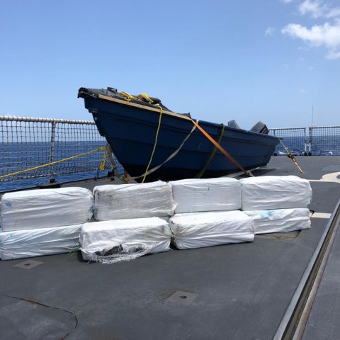 Zr.Ms. Zeeland vangt 350 kilo drugs 