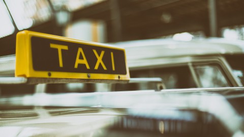 'Lage inkomsten oorzaak ruzies taxichauffeurs'