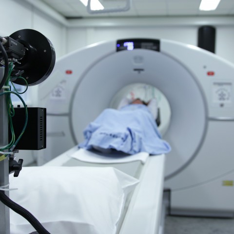 Nieuwe scanner in het Flevoziekenhuis bereidt kinderen voor op eigen scan
