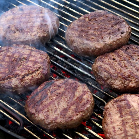 Albert Heijn roept verpakkingen AH Hamburgers terug