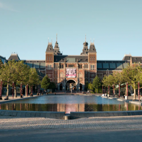 Andre Kuipers geeft het Rijksmuseum een bijzonder cadeau