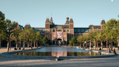 Andre Kuipers geeft het Rijksmuseum een bijzonder cadeau