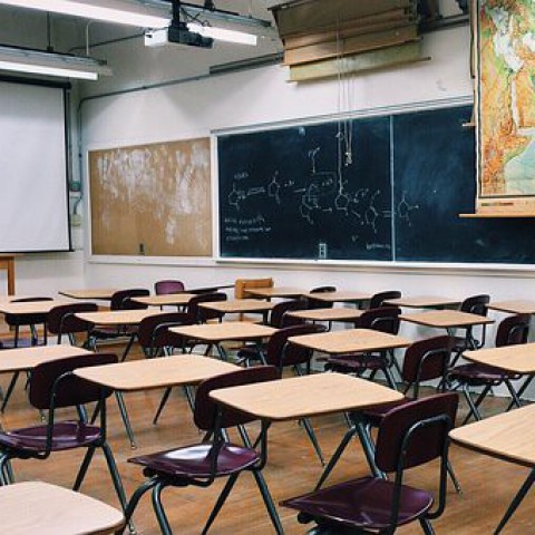 Tijdelijke schoollokalen die Almere kocht staan leeg
