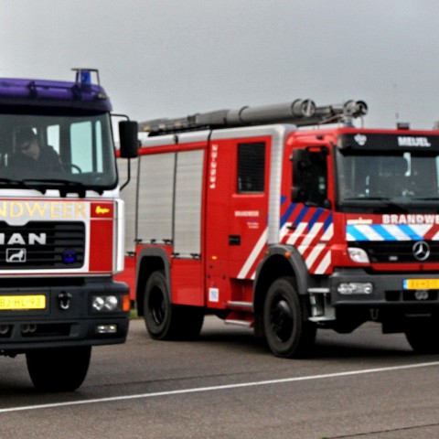 Auto gaat in vlammen op aan Hogering