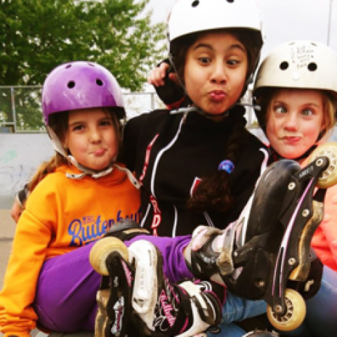 Skaters krijgen hulp van een professional!