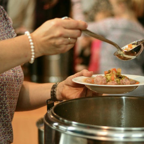 Minderbedeelden genieten van kerstdiner