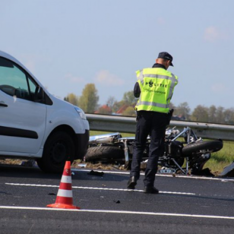 Motorrijder onderuit na dollemansrit op snelweg