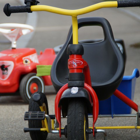 Speelgoedauto's razen over de A6 op open dag