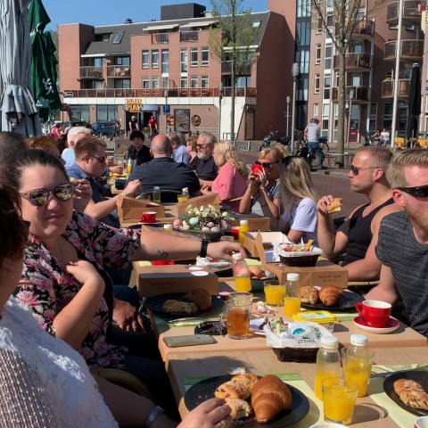 Terrassenseizoen Almere Haven geopend met een paasbrunch voor 160 genodigden
